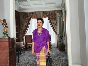 Lihat Gaya Mayangsari Eksis di Pernikahan Cucu Soeharto
