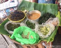 Jajan Sarapan Enak di Pasar Prembaen