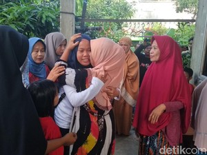 Pulang dari Observasi di Natuna, Nur Ralda Disambut Kerabat dan Tetangga