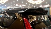 Suzuki XL7 diperkenalkan dalam 3 varian yakni Zeta, Beta dan Alpha.
