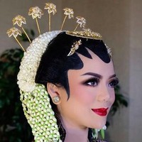 Kisah cinta Raiyah Chitra Caesaria dan Danny Rukmana bermula karena keduanya diperkenalkan saudara Raiyah. Awalnya ketemu (Danny) dikenali saudara aku, diajak makan. Tanggal 27 Februari 2018, kata Raiyah Chitra Caesaria, saat ditemui usai pengajian pernikahannya, di kawasan Menteng, Jakarta Pusat, Kamis (13/2/2020).Foto: Dok. Instagram @anpasuha_official