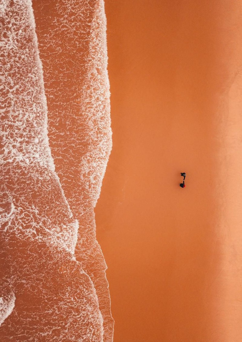 Foto tak hanya mampu merekam peristiwa maupun fenomena alam mempesona. Foto juga dapat mengabadikan momen-momen penuh kasih kepada sesama. Penasaran? Yuk, lihat