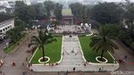 Antusias Warga Berkunjung ke Gedung Sate di Akhir Pekan