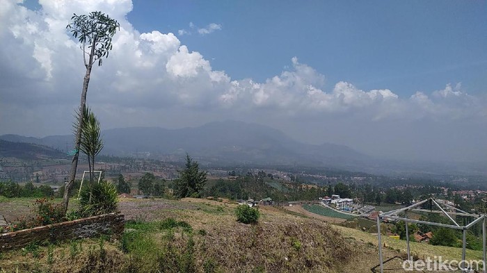 Pemandangan Kabupaten Garut dari ketinggian