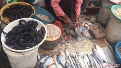 Belanja dan Jajan Enak di Pasar Prembaen yang Legendaris