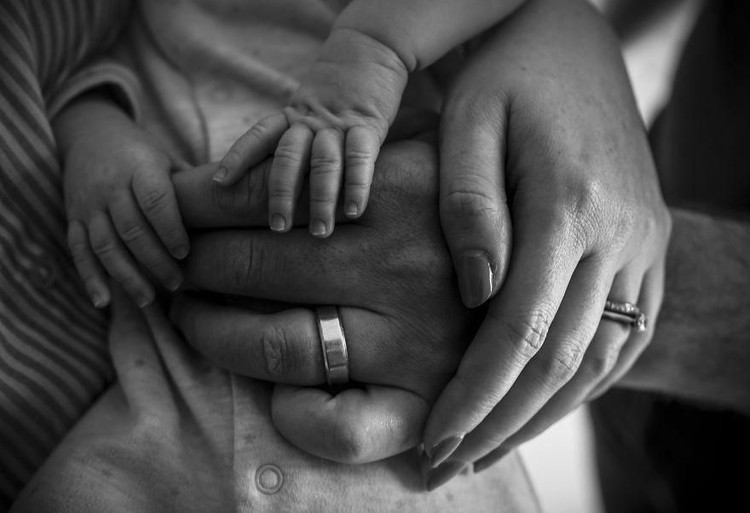 Deretan Foto Kasih Sayang dari Berbagai Negara di Dunia Foto tak hanya mampu merekam peristiwa maupun fenomena alam mempesona. Foto juga dapat mengabadikan momen-momen penuh kasih kepada sesama. Penasaran? Yuk, lihat