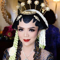 Satu bulan pendekatan, anak dari Siti Hardijanti Rukmana (Tutut Soeharto) itu menembak Raiyah Chitra Caesaria. Keduanya pun akhirnya sepakat jadian dan menjalani hubungan selama dua tahun. Kita jadian tanggal 31 Maret 2018, ujar Danny Rukmana. Foto: Dok. Instagram @anpasuha_official