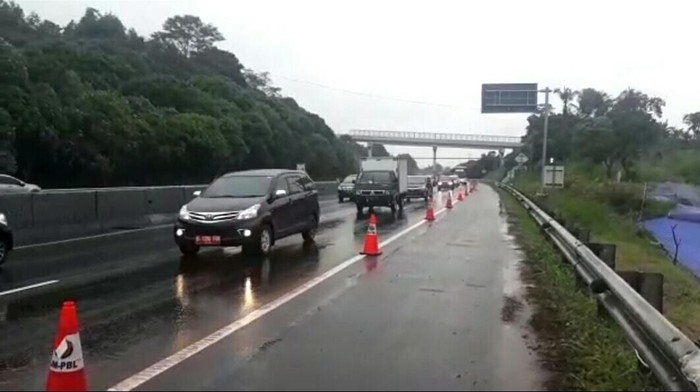 Macet di Tol Cipularang Km 118