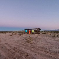 Bangunan keren ini terletak di sebuah gurun yang sangat sunyi dan sepi di Joshua Tree National Forest, California. Tertarik berkunjung? Foto: Dok. Philip K Smith