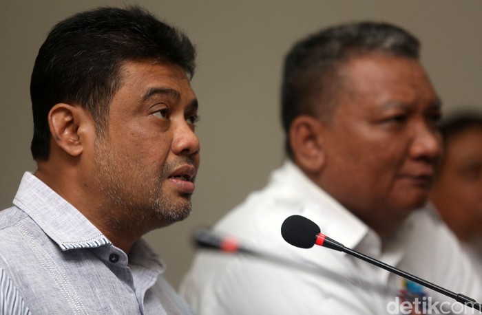 KSPI Tolak RUU Omnibus Law Konfederasi serikat Pekerja Indonesia (KSPI) buka suara terkait RUU Omnibus Law Cipta Lapangan Kerja. KSPI pun menolak RUU tersebut.