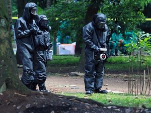 Petugas Gabungan Bersihkan Sisa Radioaktif di Batan Indah