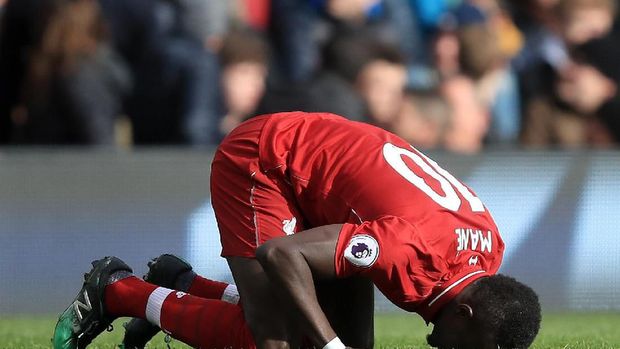 LONDON, ENGLAND - MARCH 17:  Sadio Mane of Liverpool celebrates after he scores his sides first goal  during the Premier League match between Fulham FC and Liverpool FC at Craven Cottage on March 17, 2019 in London, United Kingdom. (Photo by Marc Atkins/Getty Images)
