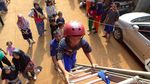 Melihat Serunya Anak-anak Berlatih Flying Fox Bareng Petugas Damkar