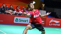 Di laga pertama pertandingan antara Indonesia vs Malaysia, pebulutangkis tunggal putra Indonesia Anthony Ginting bertanding melawan pebulutangkis tunggal putra Malaysia Lee Zii Jia.