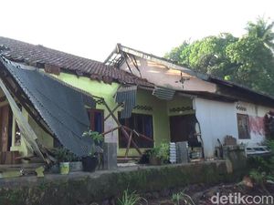 Puluhan Rumah di Purwakarta Rusak Diterjang Angin Puting Beliung