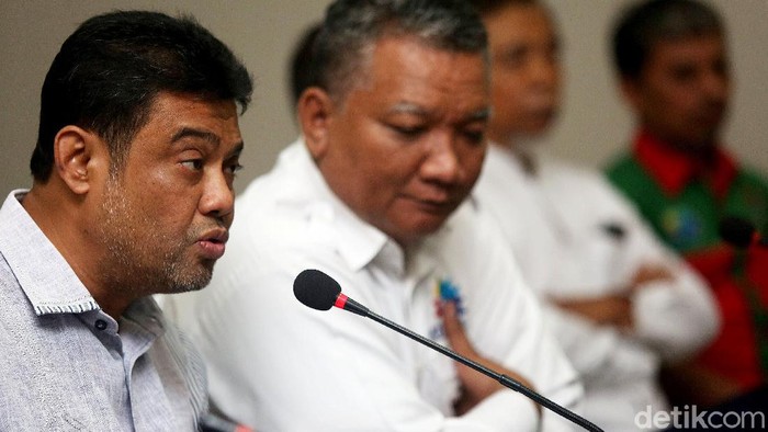 Konfederasi serikat Pekerja Indonesia (KSPI) buka suara terkait RUU Omnibus Law Cipta Lapangan Kerja. KSPI pun menolak RUU tersebut.