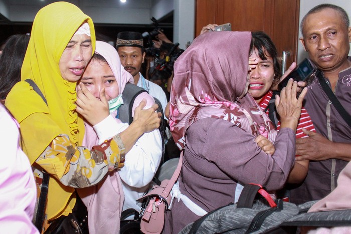Para WNI yang telah menjalani masa karantina di Natuna telah kembali daerah asal masing-masing. Keluarga pun menyambut kedatangan mereka dengan penuh haru.