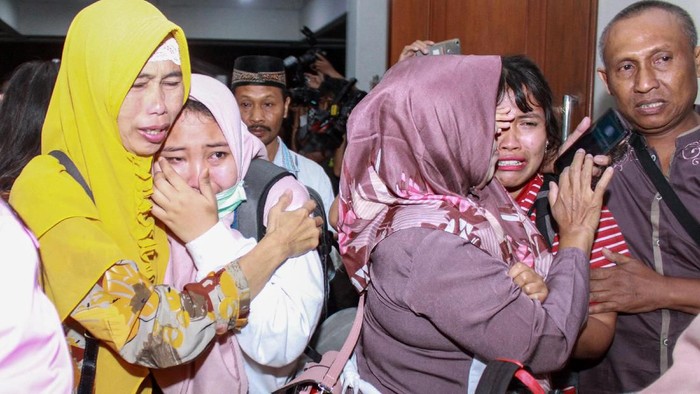 Para WNI yang telah menjalani masa karantina di Natuna telah kembali daerah asal masing-masing. Keluarga pun menyambut kedatangan mereka dengan penuh haru.
