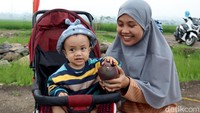 Tak sedikit penghobi burung merpati itu datang bersama keluarga untuk melatih burung merpati jagoannya.