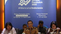 Kepala BPS Suhariyanto memberikan keterangan pers terkait Indeks Pembangunan Manusia (IPM) Indonesia tahun 2019 di Jakarta, Senin (17/2).