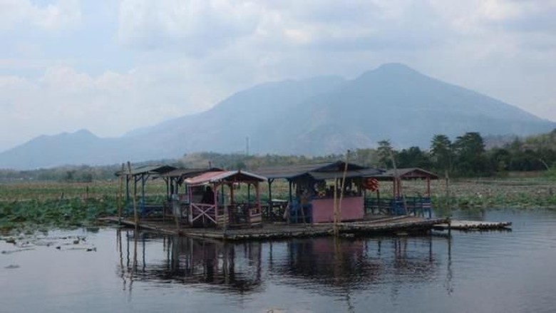 Warung Apung Situ Bagendit Warung Apung Situ Bagendit