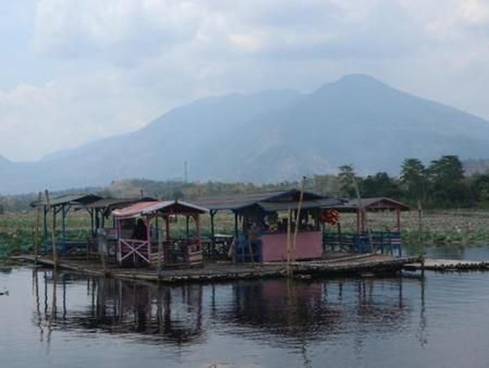 Warung Apung Situ Bagendit