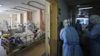 Hingga kini jumlah kasus virus corona yang terkonfirmasi secara global telah melampaui angka 71 ribu kasus. Lebih dari 70 ribu kasus ada di wilayah China daratan dan sekitar 700 kasus lainnya tersebar di sedikitnya 26 negara. Chinatopix via AP.