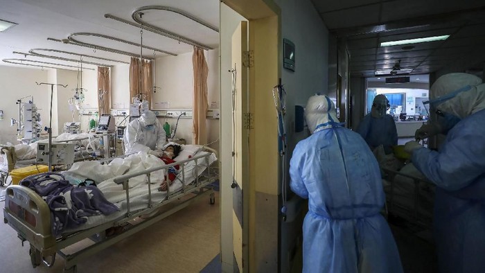 Wabah virus corona masih terus merajalela dengan lebih dari 71 ribu orang terinfeksi secara global. Hingga kini tim medis pun terus berjuang menangani para pasien.