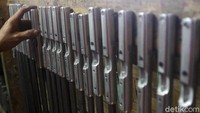 Setelah senjata produksi Desa Cikeruh ditutup massal, masyarakat Desa Cipacing mulai memborong senjata dari Cikeruh dan kembali menjualnya. Sejak saat itu Desa Cipacing lebih tersohor sebagai sentra senapan angin ataupun pompa dari pada Desa Cikeruh.