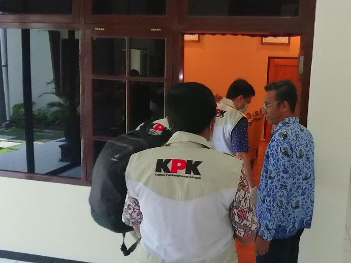 KPK Geledah Gedung DPRD Tulungagung