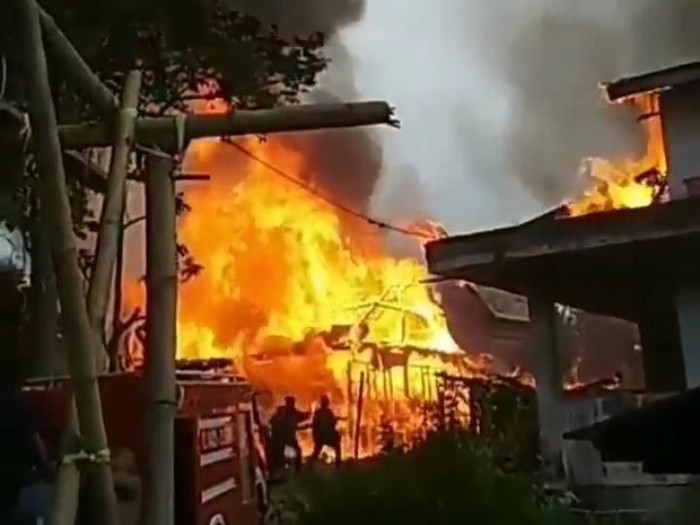Kebakaran permukiman di Toraja Utara (dok. Istimewa)