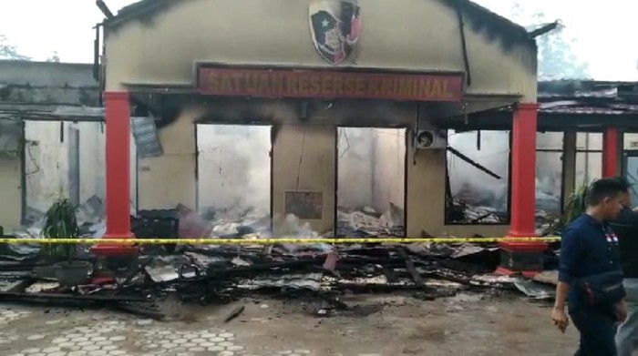 Kebakaran di Polres Ogan Ilir, tiga bangunan utama hangus terbakar (Raja Adil/detikcom)