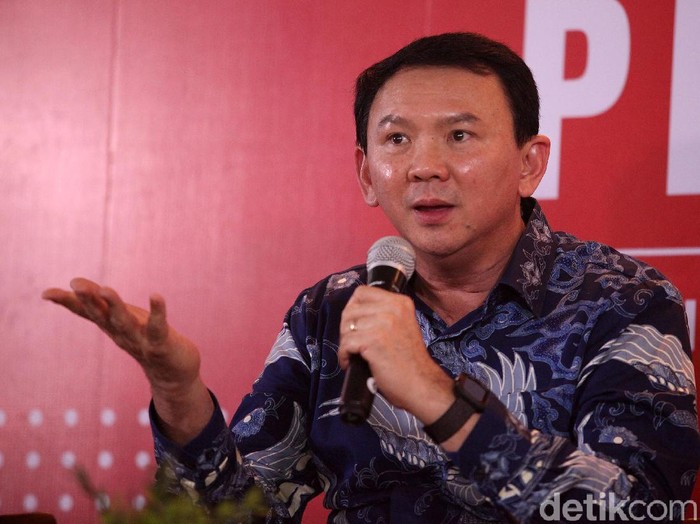 Mantan Gubernur DKI Jakarta Basuki Tjahaja Purnama alias Ahok meluncurkan buku Panggil Saya BTP di Gedung Tempo, Palmerah, Jakarta Selatan, Senin (17/2/2020).