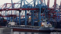 Impor buah-buahan dari China juga turun drastis 78,88% (mtm) dan turun 44,01% di Januari 2020. Impor benda-benda besi dan baja juga turun 0,17% (mtm) dan turun 13,34% (yoy).