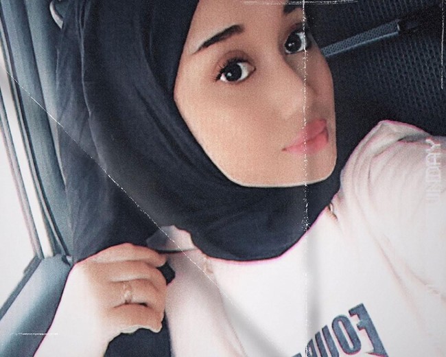 Nabila sendiri pun telah mengetahui foto-fotonya yang jadi viral. Nabila kedapatakan mengunggah sejumlah postingan Twitter mengenai dirinya di Insta Story. Foto: instagram @nblaazln