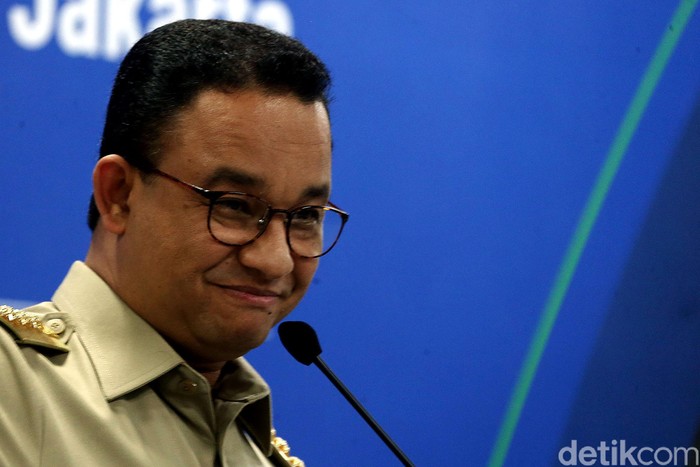 Gubernur DKI Jakarta Anies Baswedan menghadiri penandatanganan kontrak untuk melanjutkan pembangunan proyek jalur MRT dari Bundaran HI menuju Harmoni.