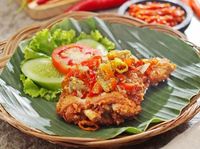 Punya Uang Rp 15 Ribu Bisa Makan Ayam Geprek Di Sini 