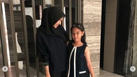Wah, Aleesya nggak kalah kece kan dari Bella? Dok. Instagram/laudyacynthiabella