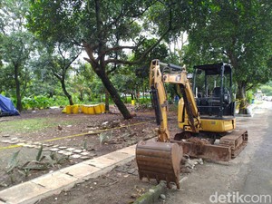 Pakai 100 Drum dan Ekskavator, Pembersihan Radioaktif di Tangsel Lanjut