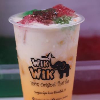 Seruput Es Wik Wik dan Ngemil Seblak Jabrig di Dago Sukabumi