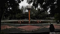 Tak hanya jual beli buku, Dono juga menyampaikan bahwa Book Avenue ini akan menjadi tempat dilakukannya berbagai acara seperti promosi buku dan inovasi. Proyek itu diketahui akan dikerjakan selama dua bulan dan direncanakan akan selesai pada April 2020 mendatang. Sekitar 50 persen kondisi taman berupa ruang terbuka hijau akan dipertahankan sementara sisanya akan diubah menjadi area toko buku.