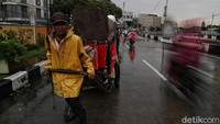 Mereka tetap berjuang demi menghidupi keluarga.
