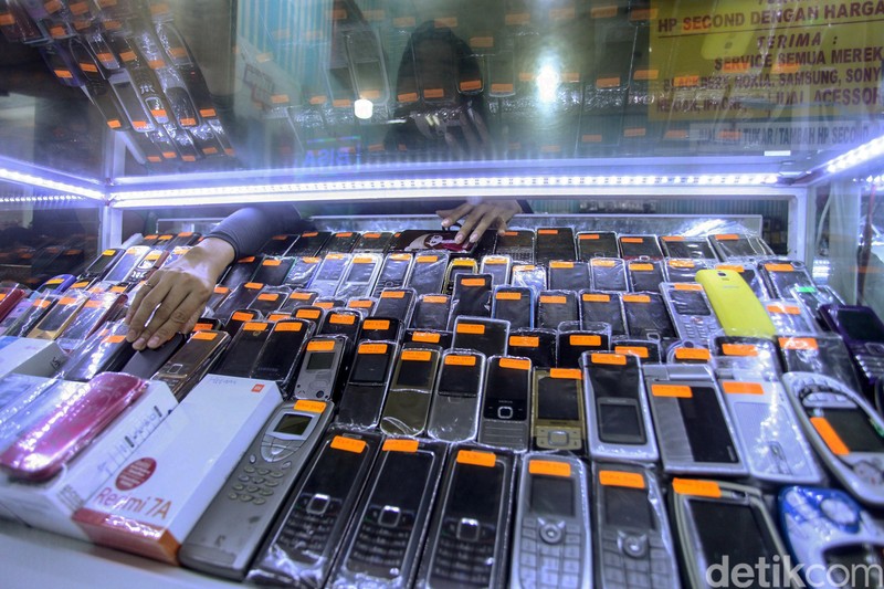 Pada hari ini, Senin (17/2/2020) pemerintah bersama operator seluler melakukan uji coba pemblokiran ponsel black market (BM).