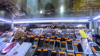 Dikonfirmasi secara terpisah, Telkomsel mengungkapkan pihaknya pada prinsipnya akan mengikuti dengan aturan yang ditetapkan pemerintah.