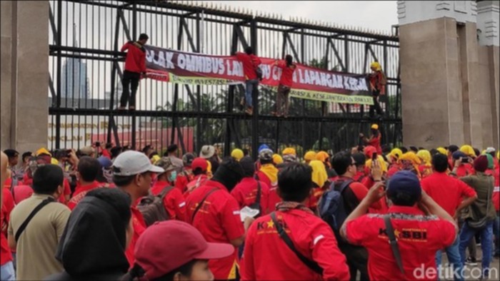 Mencegah Korupsi Legislasi dalam Omnibus Law RUU Cipta Kerja