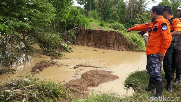 Tanggul Sungai Cisanggarung Jebol, Enam Desa di Brebes Kebanjiran