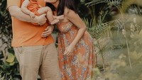 Wulan kini menetap di Amerika Serikat bersama suaminya, Blaise Russell. Keduanya dikaruniai seorang anak perempuan. Foto: Instagram wulanrussell