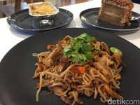 Kiila Kiila: Santai Mencicip Shirataki Cakalang Ditemani Kopi Susu Gula Aren