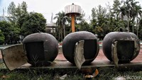 Sejumlah fasilitas yang berada di Taman Martha Tiahahu yang berada di kawasan Blok M, Jakarta Selatan, tampak rusak, Senin (17/2/2020).