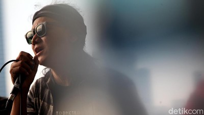 Potret Penampilan Terakhir Tepeng Steven & Coconut Treez di detikcom